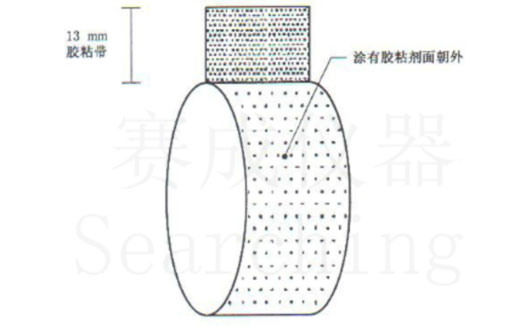 濟南賽成VOC-01環(huán)形初粘儀測試時，將膠帶式樣彎轉(zhuǎn)成如圖這樣的環(huán)形試樣，有膠面朝外